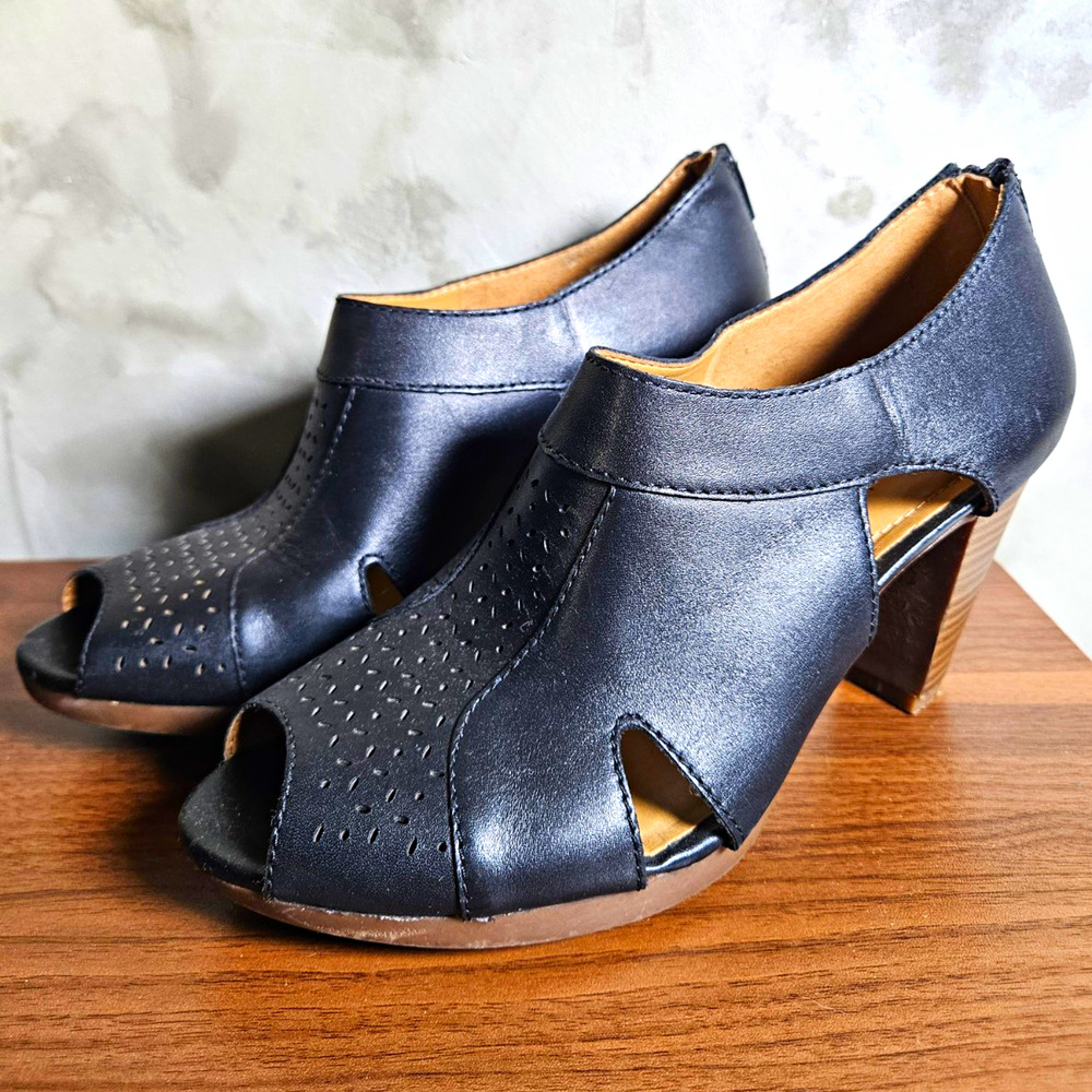 Clarks Women’s Black Leather Cushioned Peep Toe Zip-Back Heel, US 8.5 M